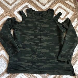 Sanctuary Cold Shoulder Camo Sweatshirt Size L